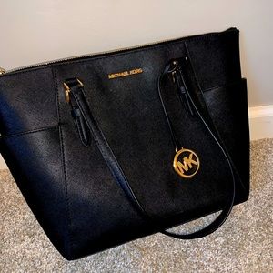 Micheal Kors Purse